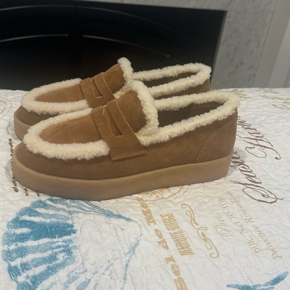 Steve Madden Shearling Lined Loafers in Chestnut Color Size 11 - Picture 4 of 10